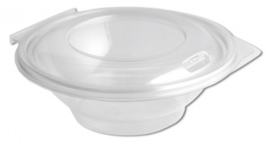 Ceci est un bol rond en APET transparent avec un couvercle à charnière, doté d’un profil légèrement plus plat par rapport à des modèles similaires. La surface lisse et brillante garantit une excellente transparence, idéale pour mettre en valeur les aliments. Le bol présente des parois larges et doucement inclinées qui se rétrécissent vers une base plate et encastrée pour assurer la stabilité. Le couvercle attaché est bombé mais avec une courbure plus subtile, offrant un espace suffisant pour le contenu tout en conservant une apparence élégante. Le couvercle inclut une zone circulaire encastrée sur le dessus pour l'empilage ou l'étiquetage et est relié par un mécanisme à charnière avec une fermeture à pression sécurisée. L'ensemble du design est moderne et fonctionnel, alliant durabilité et esthétique pour la présentation des aliments.
